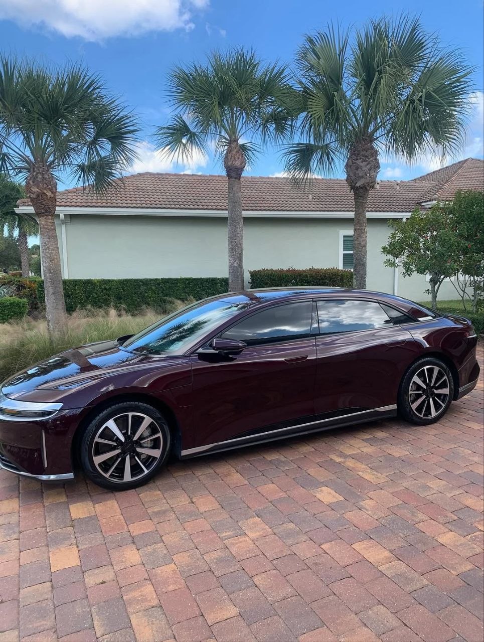 TUKAS ELEKTİRİKLİ ARABA RED 720 KM MENZİL